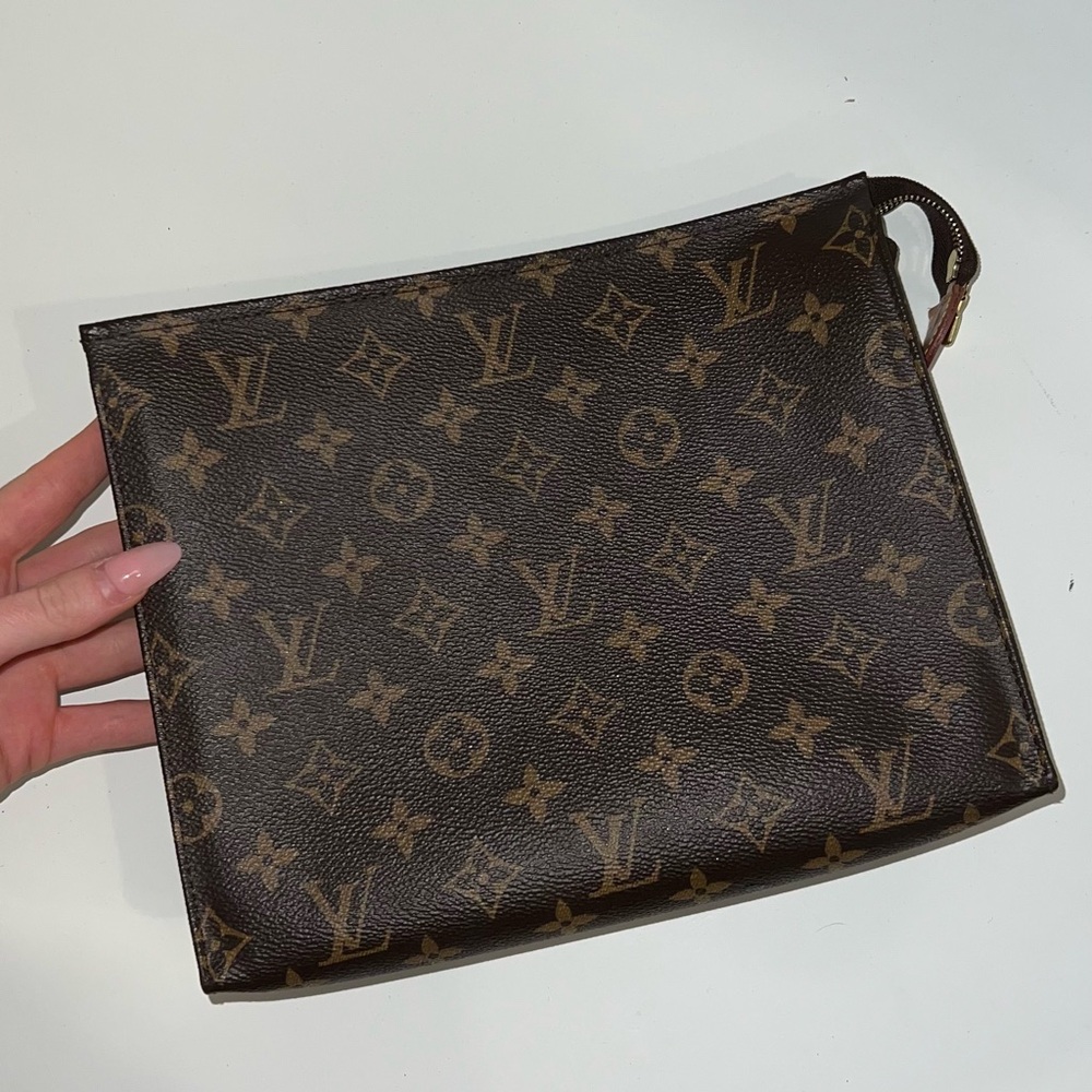 Louis Vuitton 26 Toiletry Pouch